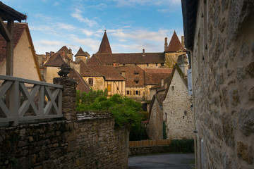 Fototapeta na wymiar Wunderschönes Dorf Carennac im Vallée de la Dordogne
