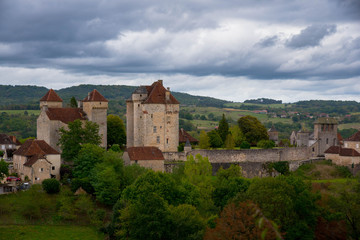 Fototapeta na wymiar Festungsdorf Curemente im Vallée de la Dordogne