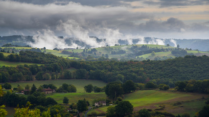 Landschaft im Vallée de la Dordogne nahe St. Cèrè und Castelnau-Bretenoux