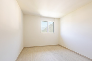 Empty room with white walls and traverti floors.