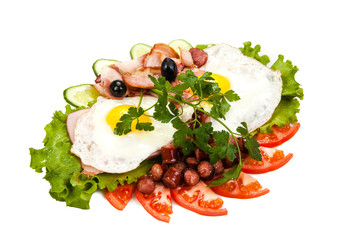 Scrambled eggs with meat and vegetables, bacon, hunting sausages, parsley, lettuce, cucumber, olives, tomatoes on a white background