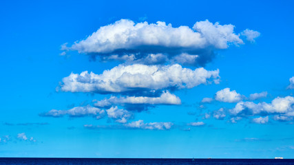 Obraz na płótnie Canvas Beautiful clouds on the blue sky 