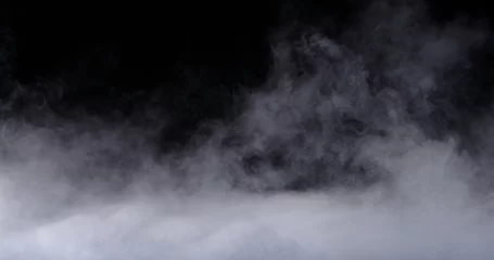 Zelfklevend Fotobehang Realistische overlay met rookwolken van droogijs, perfect voor compositie in uw opnamen. Laat het gewoon vallen en verander de overvloeimodus naar scherm of voeg toe. © mputsylo