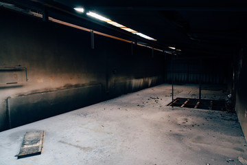 une usine abandonnée et vide après une faillite