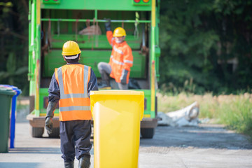 Professional staff do environmental transportation, preliminary management, recycling waste.