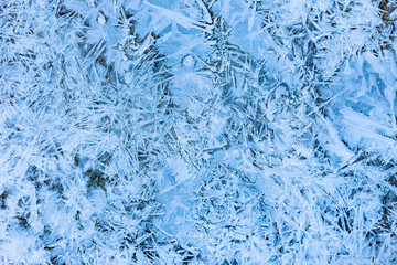 Gefrorenes Eis im Winter