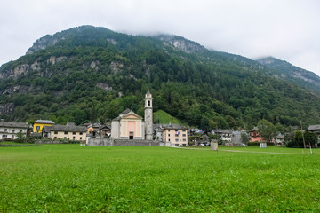 Fototapeta premium スイス ソノーニョ 曇り空