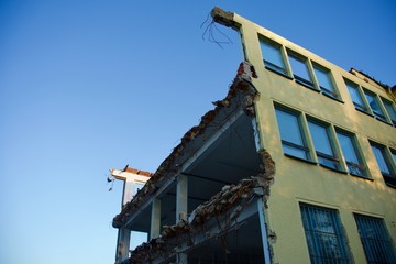 Fototapeta na wymiar demolition of an old building 
