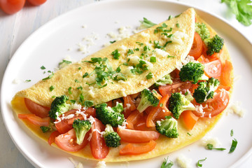 Stuffed omelette with tomatoes, red bell pepper and broccoli