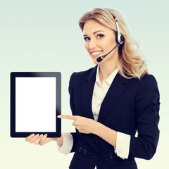 Photo of support phone operator showing blank no-name tablet pc monitor
