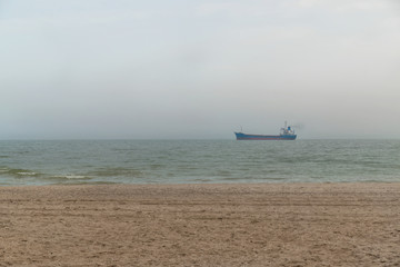 Obraz premium ship on the horizon in the adriatic sea, fog