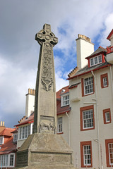 Obraz premium Celtic Cross on a street in Edinburgh