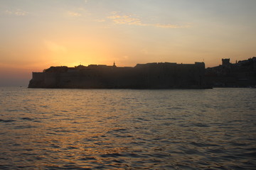 Fototapeta premium sunset behind dubrovnik old town