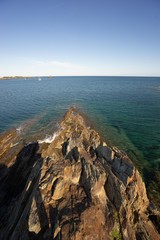 Pointe rocheuse en bord de mer en Espagne