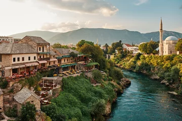 Photo sur Plexiglas Stari Most mosque and river neretva in Mostar Bosnia and Hercegovina