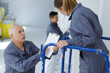 Obraz premium team of worker looking at house design