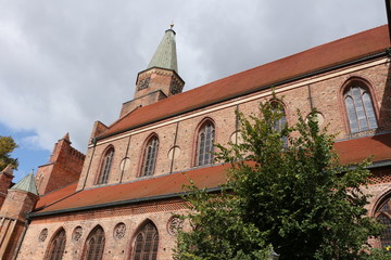 Blick auf den Dom St. Peter und Paul im Zentrum von Brandenburg an der Havel