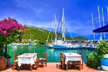 Türaufkleber Traditional Greek restaurants (taverns) near the sea. Sivota fishing village in Lefkada island © Freesurf