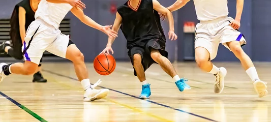 Fototapeten College-Studenten, die Basketballspiele spielen © taka