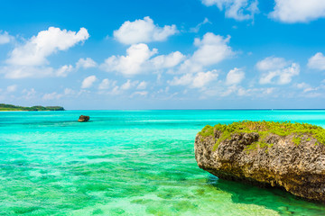 Fototapeta premium 美しい宮古島の海 Beautiful beach in Miyakojima Island, Okinawa.