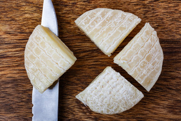 goat's milk cheese called cabecou