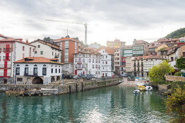Fototapeta na wymiar beautiful maritime town of mundaka, basque country