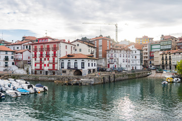 Fototapeta na wymiar beautiful maritime town of mundaka, basque country
