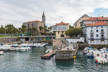 Fototapeta premium beautiful maritime town of mundaka, basque country