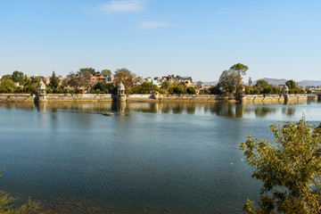Fototapeta na wymiar Swaroop Sagar Lake is an artificially created lake. Udaipur. India