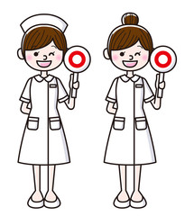 丸の札を持った看護師