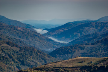 Obraz premium Wooded hills in the haze in autumn