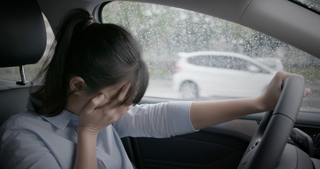 woman feel depressed in car