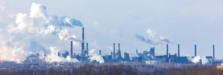 Obraz premium Smoke from the pipes of a metallurgical plant