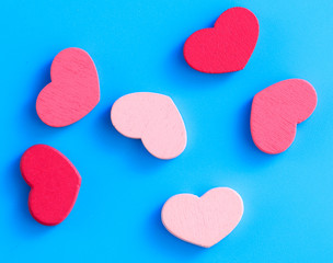 Fototapeta premium Pink hearts on a blue background
