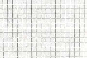 白色のタイル壁