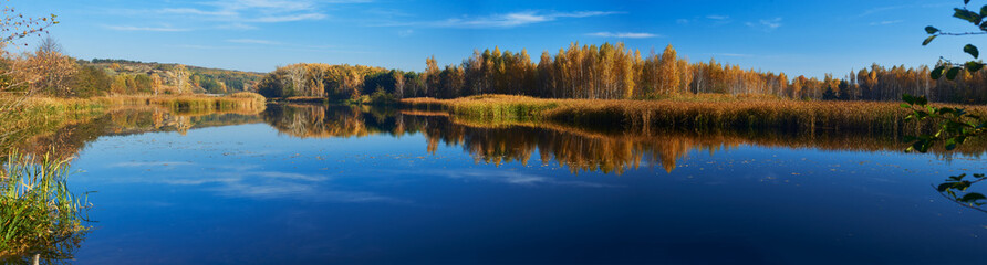 Fototapeta na wymiar Panorama of autumn forest and river
