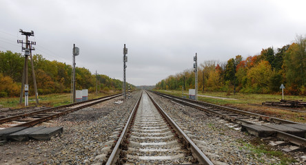Fototapeta na wymiar Railway rails going into the distance on an autumn day
