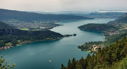 Fototapeta na wymiar view of lake of Annecy, french Alps