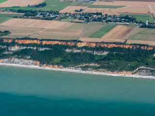 vue aérienne de la falaise à Calville-sur-Mer dans le département de Seine Maritime en France