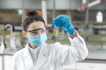 Female scientist working in the laboratory。
