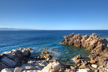 Fototapeta na wymiar Klippe Ausblick auf das Meer - Sardinien