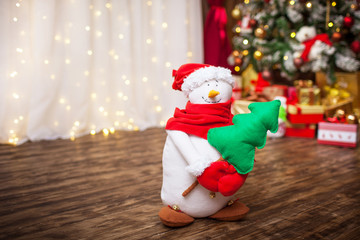 the snowman toy is sewn, holds the Christmas tree