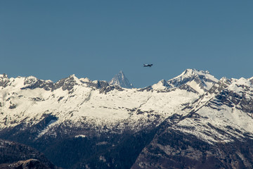 Fototapeta na wymiar Plane above the Swiss alps
