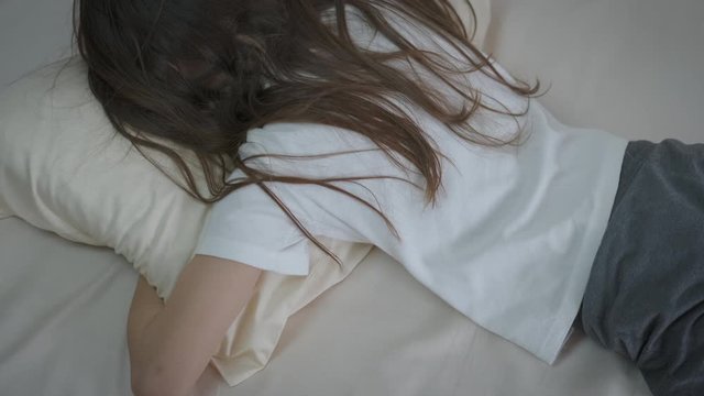 Child cry into the bed.