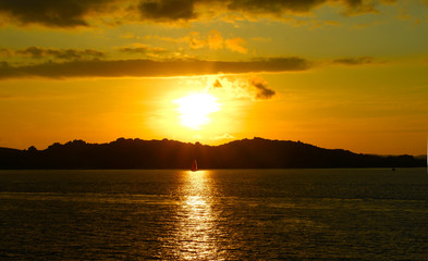 Obraz premium Tramonto sull'acqua