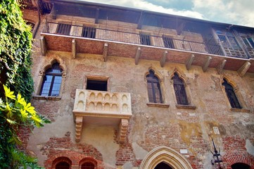 Romeo and Juliet balcony in Verona, Italy. Courtyard of Casa di Giulietta (House of Juliet or House of Cappelletti) in Verona, Italy. Verona is a popular tourist destination of Europe. 