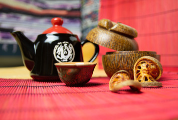 Bael tea with bark of bael fruit, the properties of hot bael fruit juice is a kind of herb - the concept of health.