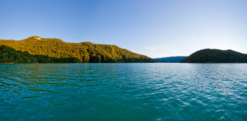 Fototapeta premium lac de vouglans river, france