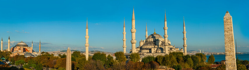 Fototapeta na wymiar Blue Mosque and Hagia Sophia in Istanbul