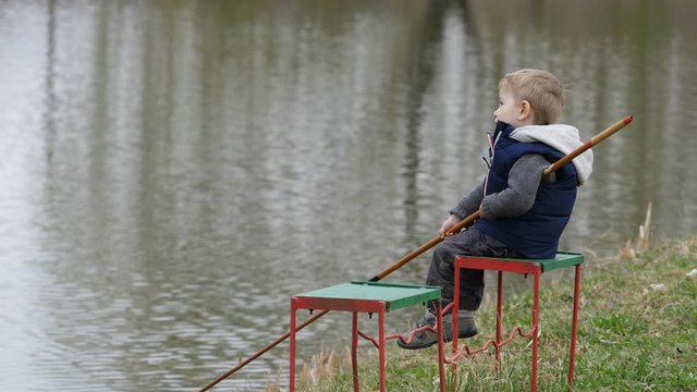 Little boy enjoy the fishing